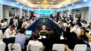 Các đại biểu dự chương trình họp báo.