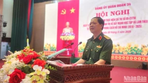 Trung tướng Đào Tuấn Anh, Phó Bí thư Đảng ủy, Tư lệnh Quân đoàn 34 phát biểu chỉ đạo Hội nghị. (Ảnh: ĐÌNH TĂNG)