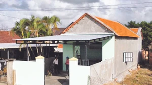 Căn nhà của gia đình chị Châu Thị Thân, xã Hòa Mỹ Đông, huyện Tây Hòa, tỉnh Phú Yên được xây dựng từ chương trình hỗ trợ của tỉnh.