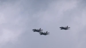 [Video] Tổng duyệt diễu binh 30/4: Ngắm Su-30MK2 bay vút qua bầu trời Thành phố Hồ Chí Minh