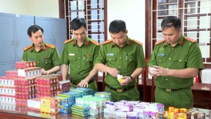 Công an Thanh Hoá phá đường dây sản xuất, buôn bán thuốc chữa bệnh giả. (Ảnh: Công an Thanh Hóa cung cấp)