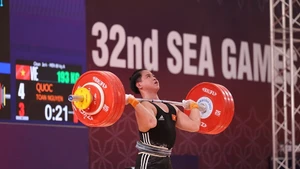 Nguyễn Quốc Toàn phá kỷ lục SEA Games tại môn Cử tạ hạng 89kg Nam. (Ảnh: TTXVN)