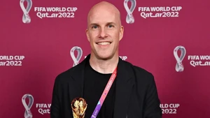 Grant Wahl trong một tấm hình lưu niệm tại World Cup 2022. (Ảnh: NYPost)