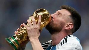 [Ảnh] Messi ẵm trọn cúp Vàng