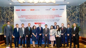 Các bên tham gia Lễ công bố hoàn tất giao dịch bảo lãnh khoản vay không ràng buộc trị giá 79 triệu USD cho GELEX.