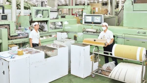 Dây chuyền sản xuất thuốc lá tại Công ty Thuốc lá Sài Gòn.