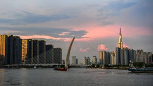 Là người Việt, ai cũng mong đất nước mạnh giàu