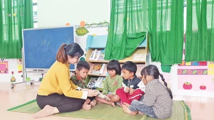 Từ khi có điện lưới quốc gia, việc học của các em học sinh Canh Giao đã thuận lợi hơn rất nhiều so với trước đây.