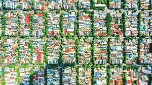 Khu vực trung tâm thành phố Buôn Ma Thuột nhìn từ trên cao được quy hoạch bài bản và rợp mát cây xanh.