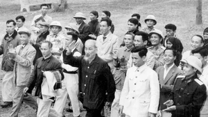 Chủ tịch Hồ Chí Minh về thăm Đảng bộ và nhân dân tỉnh Vĩnh Phúc, ngày 2/3/1963. (Ảnh Tư liệu TTXVN)