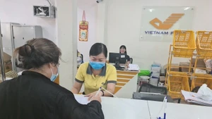 Chi trả lương hưu, trợ cấp cho người hưởng.