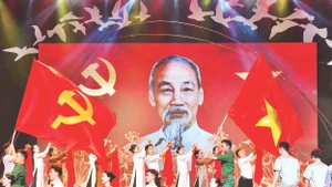 Tiết mục nghệ thuật tại Chương trình Giao lưu điển hình toàn quốc trong học tập và làm theo tư tưởng, đạo đức, phong cách Hồ Chí Minh năm 2024 với tên gọi “Hồ Chí Minh - Hành trình khát vọng”. (Ảnh ĐĂNG KHOA)