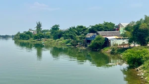 Quán nhậu Ven Sông ở xã Duy Vinh nằm trong phạm vi hành lang bảo vệ an toàn sông.