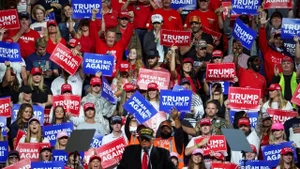 Ông Donald Trump vận động tranh cử tại Georgia ngày 3/11. Ảnh | CNN