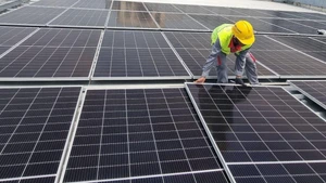 Nhiều vấn đề vướng mắc trong lắp đặt, vận hành hệ thống điện mặt trời mái nhà đã được Chính phủ tháo gỡ kịp thời.