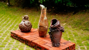 Tác phẩm được trưng bày tại “Làng nghệ thuật Việt Nam”.