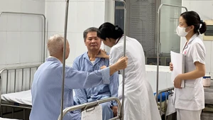 Người bệnh có thẻ bảo hiểm y tế được chăm sóc tại Bệnh viện đa khoa Đông Anh (Hà Nội)