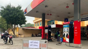 Có những thời điểm, nhiều cây xăng đóng gây đứt gãy nguồn cung xăng dầu.