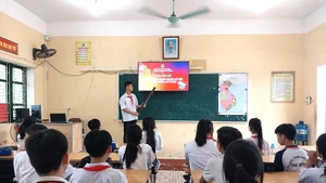 Học sinh Trường THCS Phú Xuyên (Hà Nội) sinh hoạt đội với Chuyên đề “Kỹ năng sử dụng mạng xã hội lành mạnh, an toàn”.