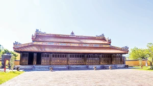 Điện Long Ân.