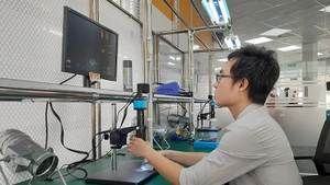 Hoạt động nghiên cứu tại Trung tâm Điện tử và Vi mạch bán dẫn Khu Công nghệ cao Thành phố Hồ Chí Minh (ESC).
