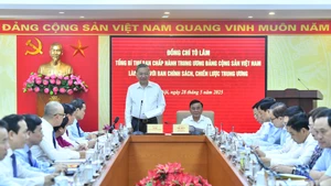 Tổng Bí thư Tô Lâm chủ trì làm việc với Ban Chính sách, chiến lược Trung ương. (Ảnh: ĐĂNG KHOA)