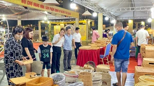Hoạt động sản xuất kinh doanh của các làng nghề đóng góp quan trọng cho phát triển kinh tế Thủ đô.
