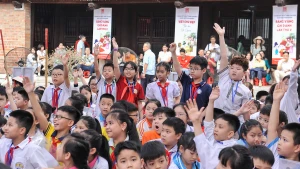 Học sinh tiểu học 