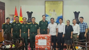 Bí thư Tỉnh ủy Gia Lai Hồ Văn Niên và Trung tướng Đào Tuấn Anh-Tư lệnh Quân đoàn 34 cùng Đoàn công tác tại buổi tiếp. 