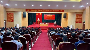 Quang cảnh tiếp xúc cử tri tại huyện Kim Sơn, tỉnh Ninh Bình.