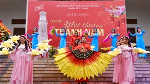 Trình diễn nghệ thuật truyền thống tại sự kiện Chợ Tết "Một thoáng Thành Nam" năm 2025. (Ảnh: XUÂN TRƯỜNG)
