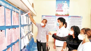 Ủy ban Mặt trận Tổ quốc quận Bình Thạnh giám sát về công tác quản lý, điều hành tại một số phường trên địa bàn. 