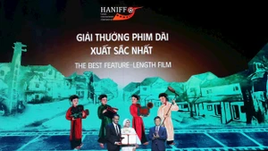 Điện ảnh Iran đại thắng với ba giải thưởng (Phim truyện dài xuất sắc, Đạo diễn và Nam diễn viên chính xuất sắc nhất) dành cho phim “Hard Shell” (Vỏ bọc). Ảnh | ANH VŨ