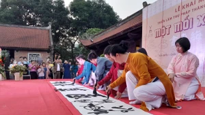 Học chữ, học làm người là Nhân, rèn tập thư pháp là Mỹ.
