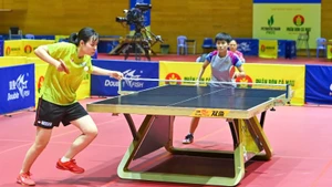 Nguyễn Thị Nga của Hà Nội trong trận chung kết với Bùi Ngọc Lan của Hải Dương Long Hải. (Ảnh DUY LINH)