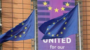 Cờ của Liên minh châu Âu bên ngoài Tòa nhà Berlaymont, trụ sở Ủy ban châu Âu tại Brussels, Bỉ. (Ảnh minh họa: Xinhua) 