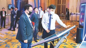 Triển lãm các giải pháp công nghệ số tại Diễn đàn kinh tế Thành phố Hồ Chí Minh.