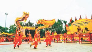 Lễ hội kỷ niệm 439 năm Ngày mất của Danh nhân văn hóa Trạng Trình Nguyễn Bỉnh Khiêm. (Ảnh KHUYNH NGHĨA)
