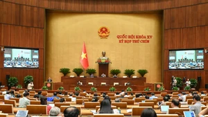 Quốc hội nghe báo cáo dự thảo Nghị quyết của Quốc hội về thí điểm về một số cơ chế, chính sách đặc thù phát triển nhà ở xã hội, sáng 20/5/2025. (Ảnh VPQH)