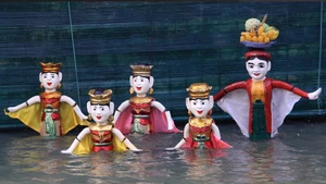 Làng Đào Thục (xã Thụy Lâm, Đông Anh, Hà Nội) vốn nổi tiếng với nghề tạo hình con rối. Từ hằng trăm năm qua, lớp lớp nghệ nhân vẫn cố gắng giữ nghề, như giữ hồn cốt của cha ông, tổ tiên để lại.