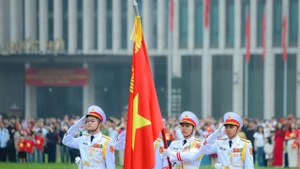 [Ảnh] Linh thiêng lễ chào cờ tại những cột mốc đặc biệt của Tổ quốc ngày Thống nhất