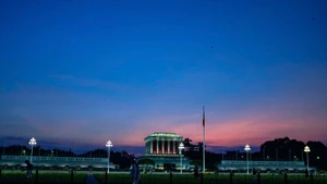 Lăng Chủ tịch Hồ Chí Minh sẽ tạm ngừng tổ chức Lễ viếng Chủ tịch Hồ Chí Minh để triển khai Kế hoạch tu bổ định kỳ từ ngày 2/6 đến ngày 31/7/2025. (Ảnh: SƠN TÙNG)