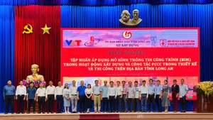 Các đại biểu tham dự chương trình.