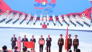 [Ảnh] Tổng Bí thư Tô Lâm trao tặng danh hiệu “Anh hùng Lao động” cho Đảng bộ, Chính quyền và Nhân dân Thành phố Hồ Chí Minh 