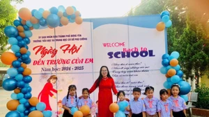 Chính sách miễn học phí sẽ góp phần thúc đẩy xây dựng trường học hạnh phúc.