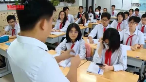 [Video] Trình Quốc hội việc miễn, hỗ trợ học phí với trẻ em mầm non, học sinh phổ thông