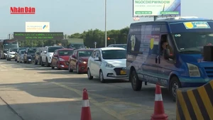 [Video] Hơn 6 triệu phương tiện dán thẻ thu phí điện tử không dừng