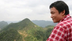 Nhà thơ, họa sĩ Đinh Vũ Hoàng Nguyên.