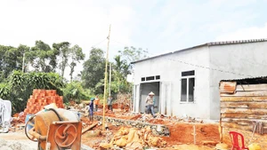 1- Nhờ sự chung tay của doanh nghiệp, nhà hảo tâm, nhiều hộ khó khăn xã Đắk Wer (huyện Đăk R'Lấp, tỉnh Đắk Nông) được xóa nhà tạm, nhà dột nát.