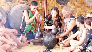 Tái hiện nghi lễ cưới hỏi của người Mnông ở huyện Đam Rông, tỉnh Lâm Đồng.